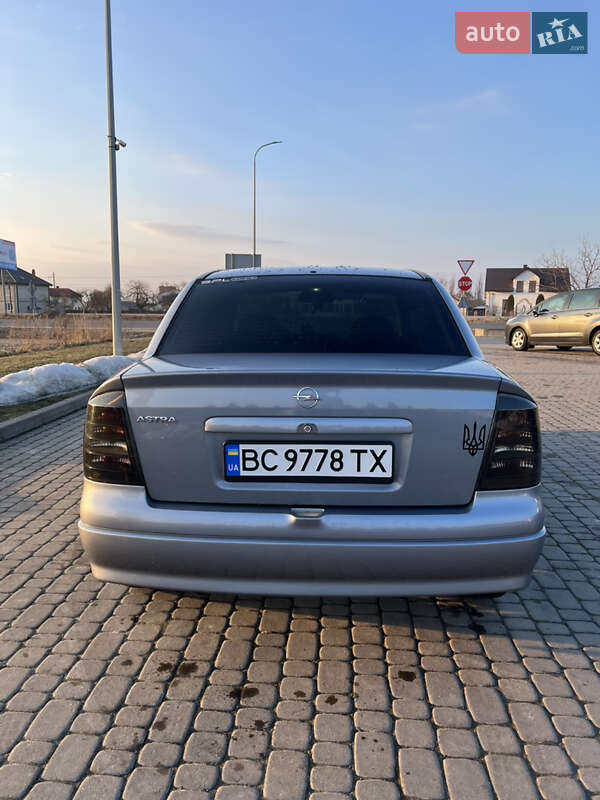 Седан Opel Astra 2007 в Городке