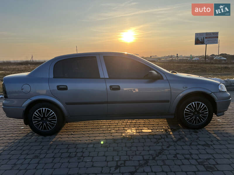 Седан Opel Astra 2007 в Городке