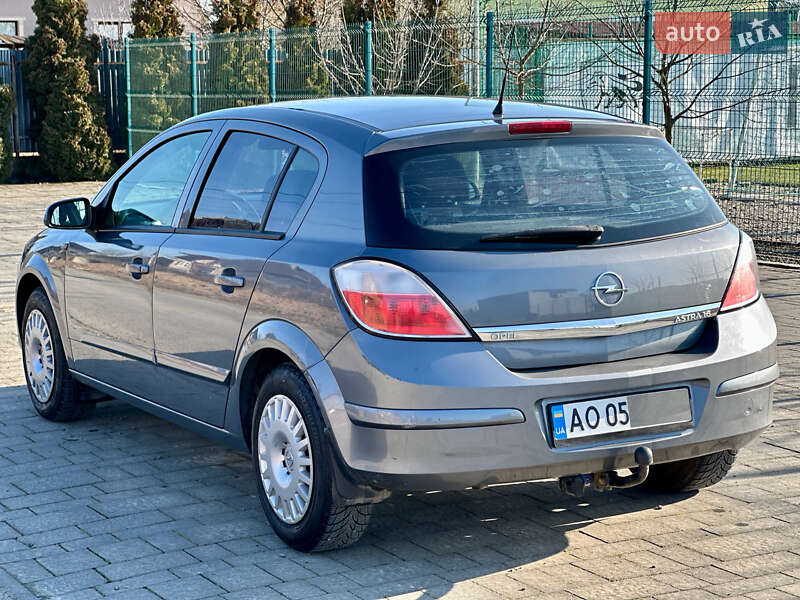 Хетчбек Opel Astra 2006 в Ужгороді