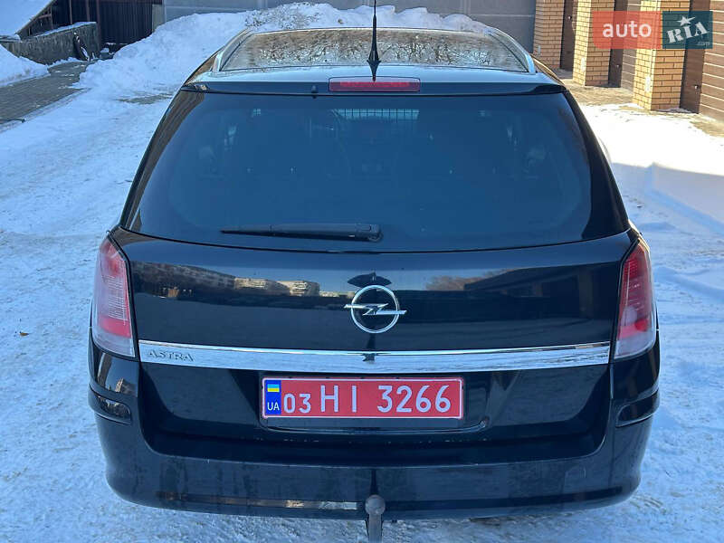 Универсал Opel Astra 2010 в Луцке