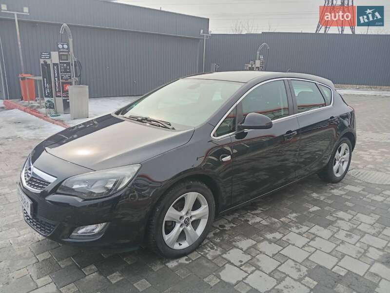Хэтчбек Opel Astra 2011 в Полтаве