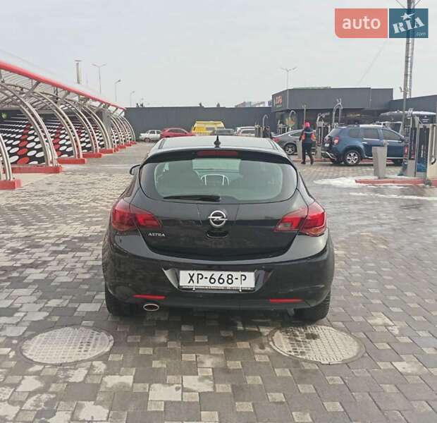 Хэтчбек Opel Astra 2011 в Полтаве