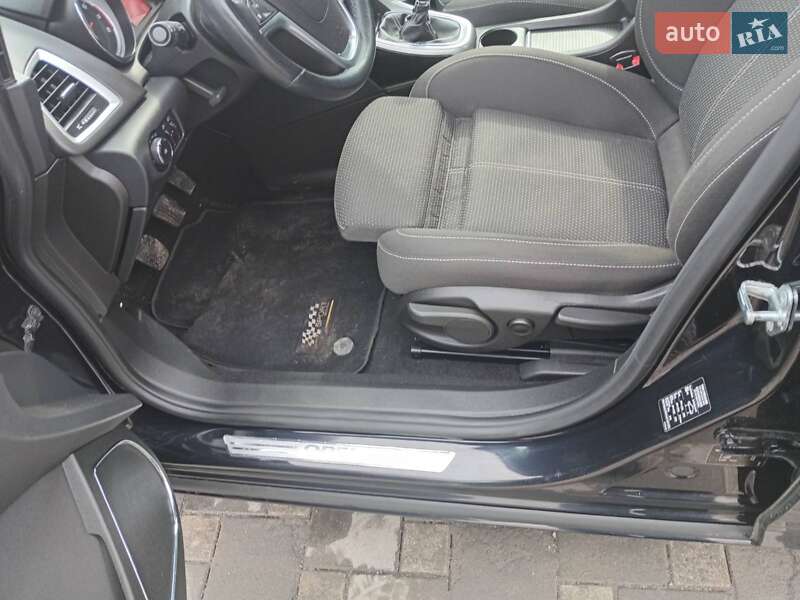 Хэтчбек Opel Astra 2011 в Полтаве