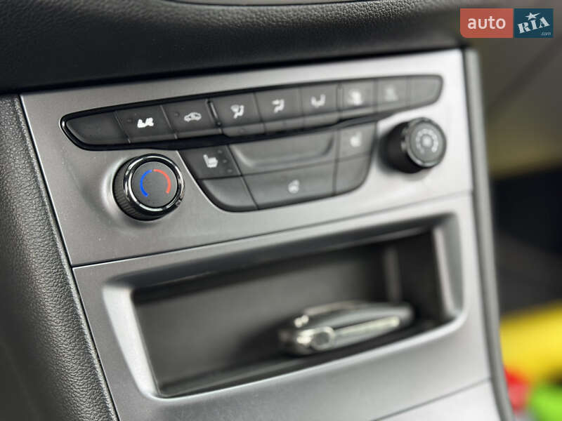 Универсал Opel Astra 2018 в Ивано-Франковске