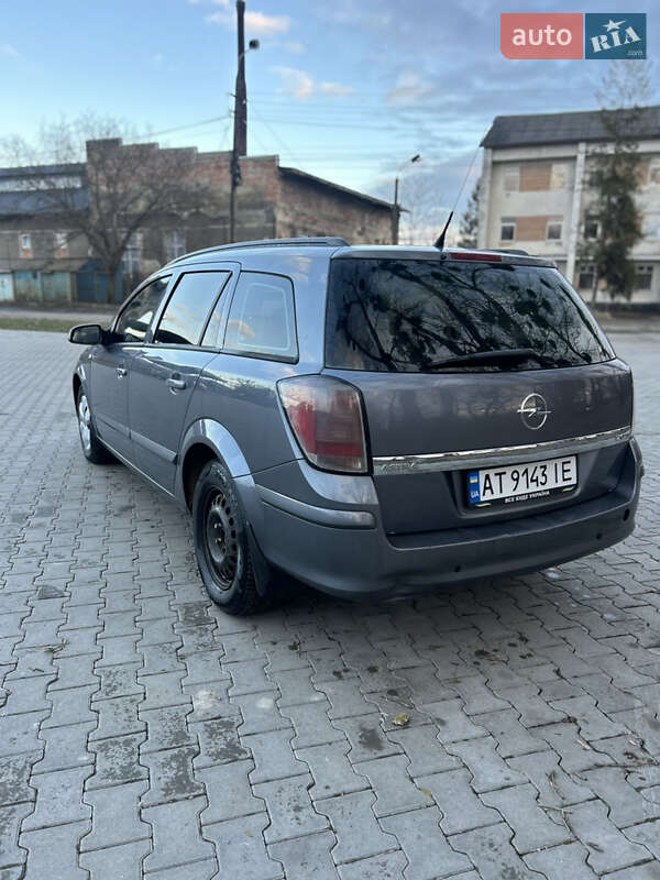 Універсал Opel Astra 2006 в Чернівцях