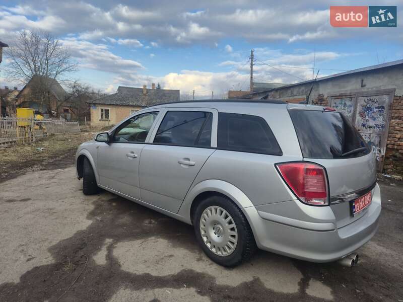 Універсал Opel Astra 2006 в Нововолинську