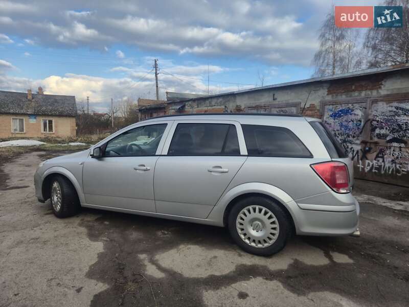 Універсал Opel Astra 2006 в Нововолинську