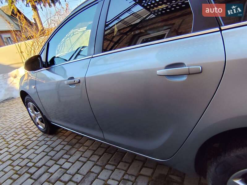 Универсал Opel Astra 2011 в Бердичеве фото 7 Универсал Opel Astra 2011 в Бердичеве