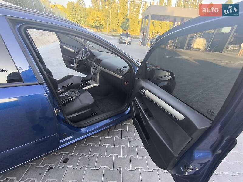Универсал Opel Astra 2008 в Ильинцах