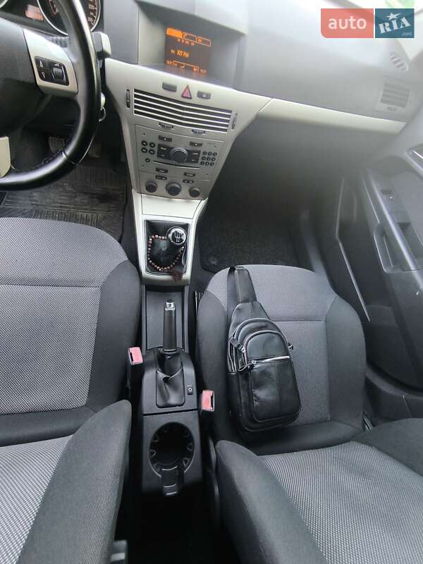 Универсал Opel Astra 2008 в Ильинцах