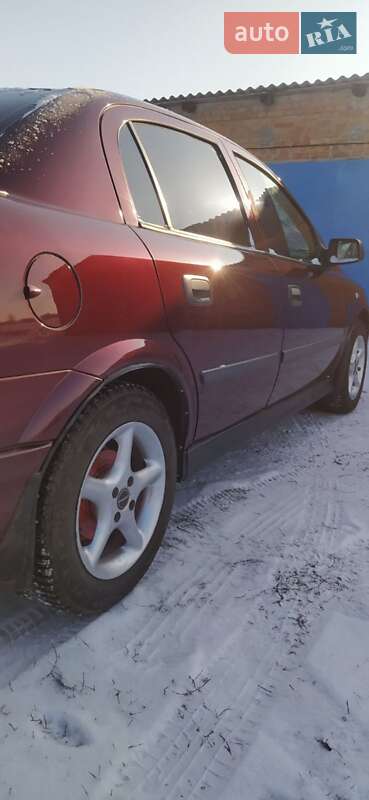 Седан Opel Astra 2007 в Хороле