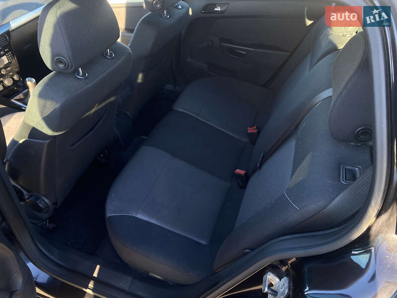 Універсал Opel Astra 2010 в Рівному фото 18 Універсал Opel Astra 2010 в Рівному