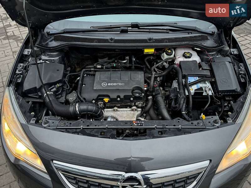 Универсал Opel Astra 2012 в Черкассах