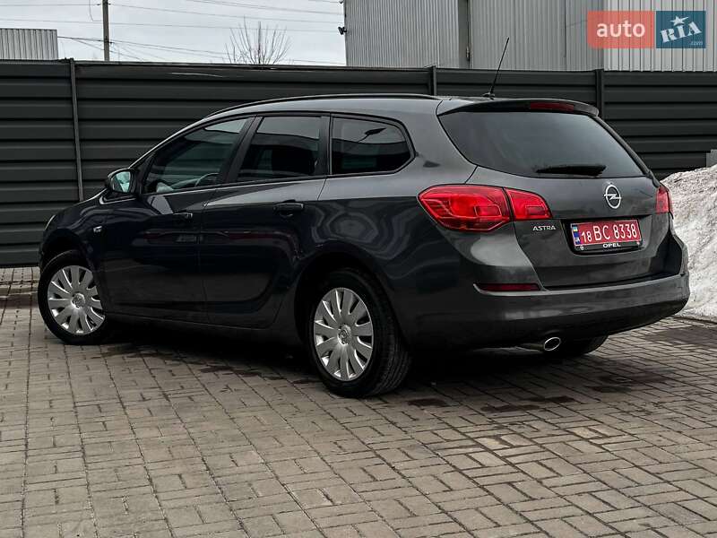 Универсал Opel Astra 2012 в Черкассах