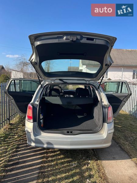 Универсал Opel Astra 2009 в Калуше