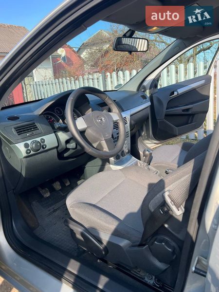 Универсал Opel Astra 2009 в Калуше