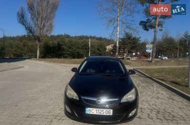 Універсал Opel Astra 2012 в Новояворівську