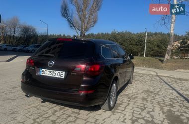Універсал Opel Astra 2012 в Новояворівську