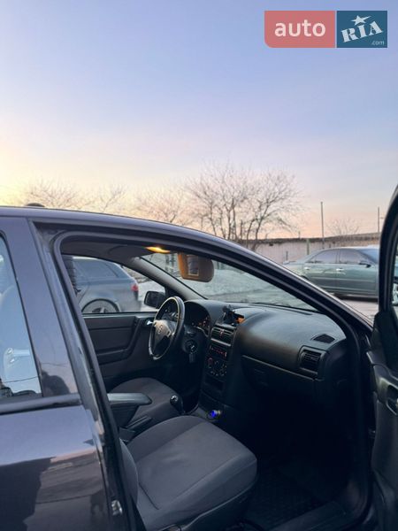 Седан Opel Astra 2008 в Вараше