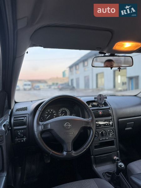 Седан Opel Astra 2008 в Вараше