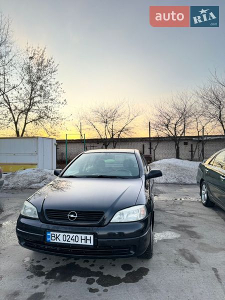 Седан Opel Astra 2008 в Вараше