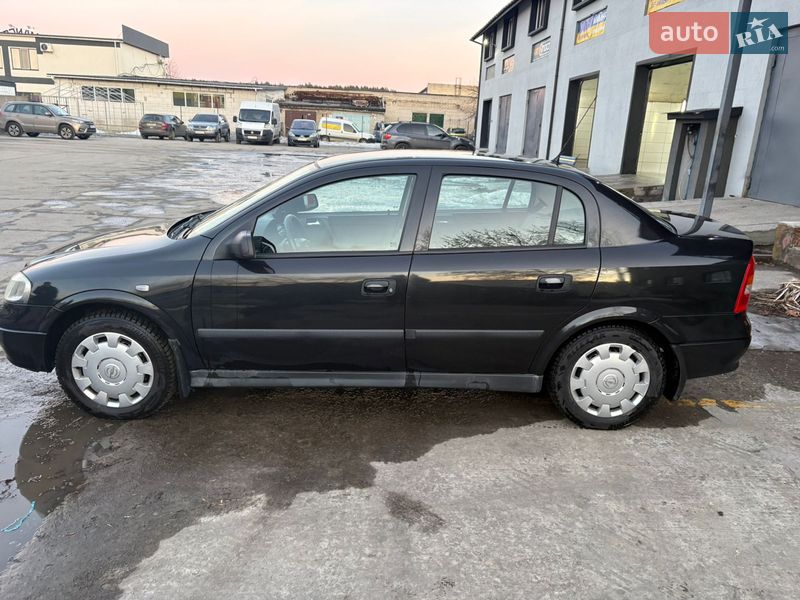 Седан Opel Astra 2008 в Вараше