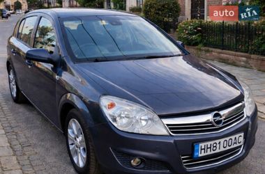 Хэтчбек Opel Astra 2009 в Сарате