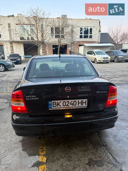 Седан Opel Astra 2008 в Вараше
