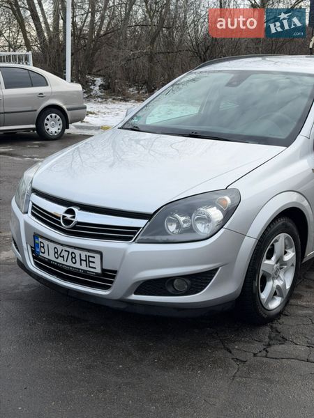 Универсал Opel Astra 2010 в Полтаве