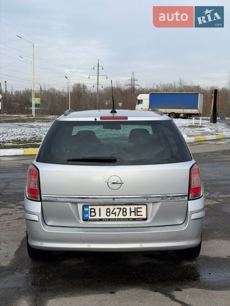 Универсал Opel Astra 2010 в Полтаве