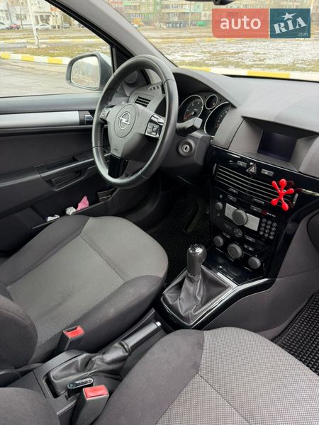 Универсал Opel Astra 2010 в Полтаве