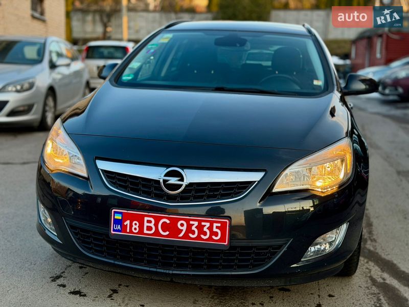 Универсал Opel Astra 2011 в Ровно