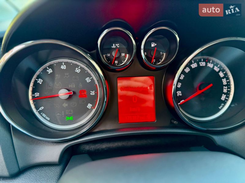 Универсал Opel Astra 2011 в Ровно