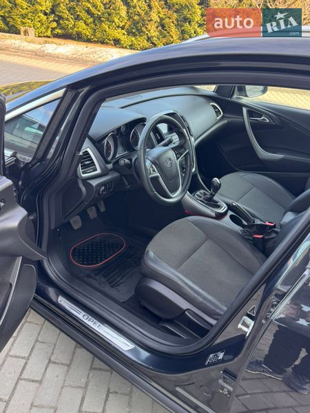 Универсал Opel Astra 2013 в Луцке