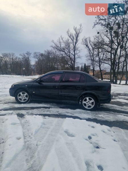 Седан Opel Astra 2006 в Гадяче