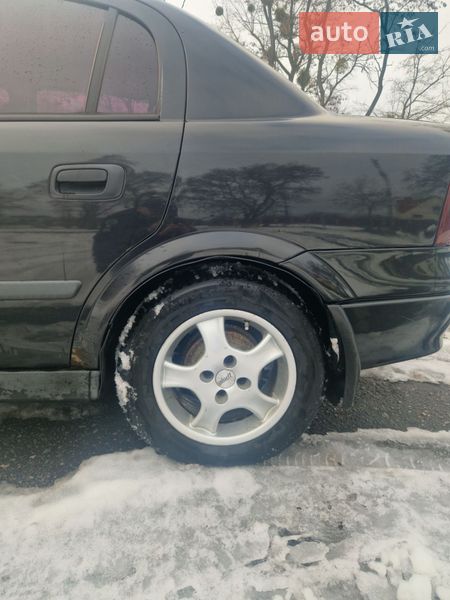 Седан Opel Astra 2006 в Гадяче