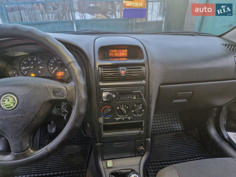 Седан Opel Astra 2006 в Гадяче