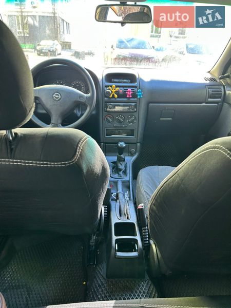 Седан Opel Astra 2005 в Ірпені