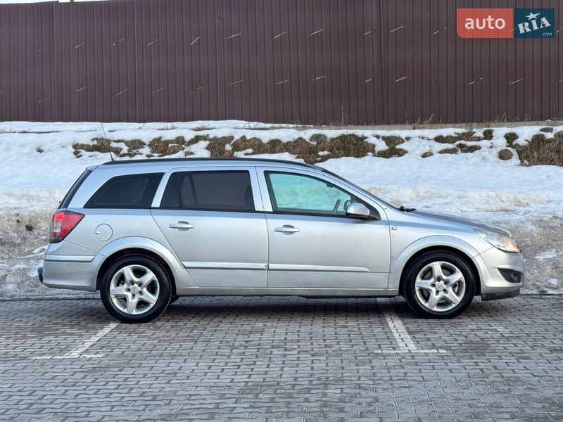 Універсал Opel Astra 2008 в Тернополі