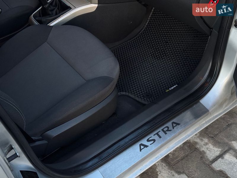 Універсал Opel Astra 2008 в Тернополі
