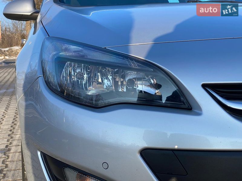 Универсал Opel Astra 2013 в Тернополе