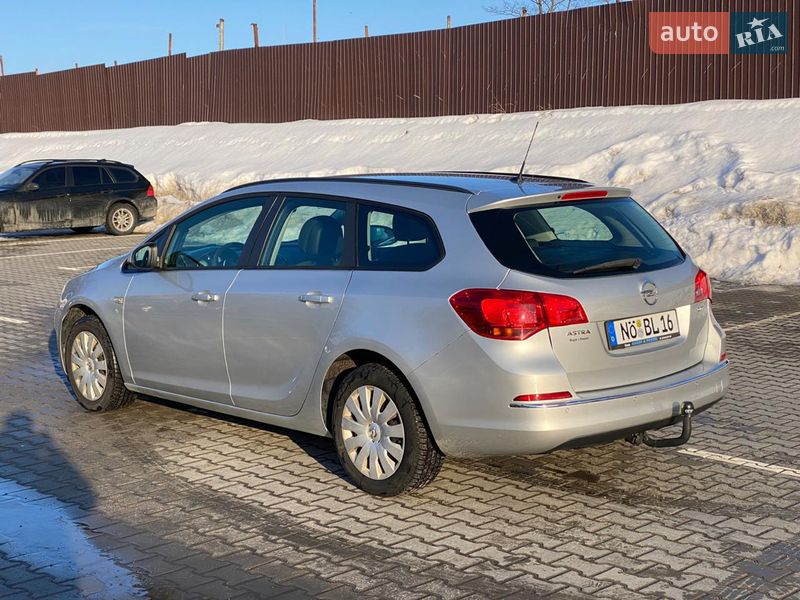 Универсал Opel Astra 2013 в Тернополе
