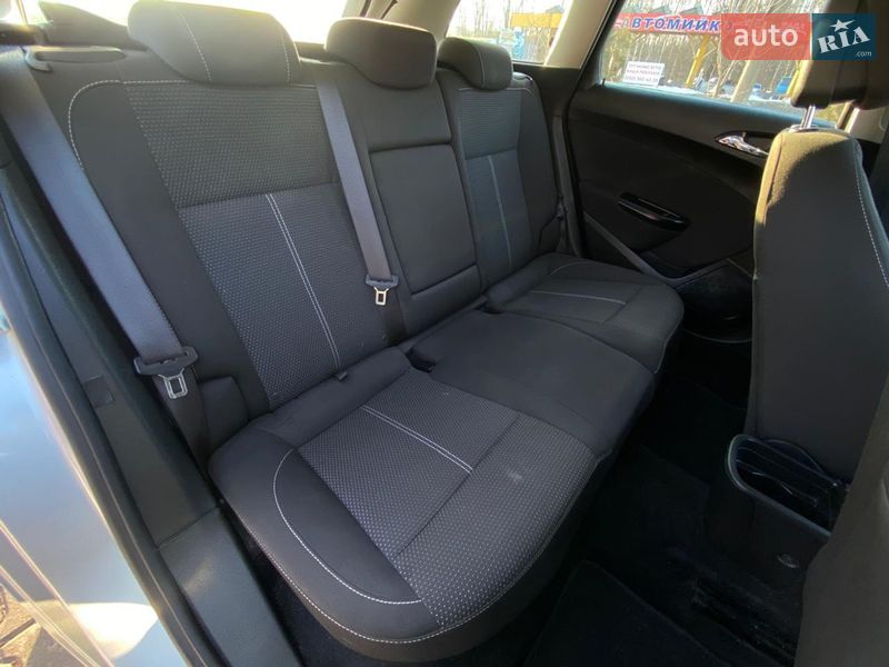 Универсал Opel Astra 2013 в Тернополе