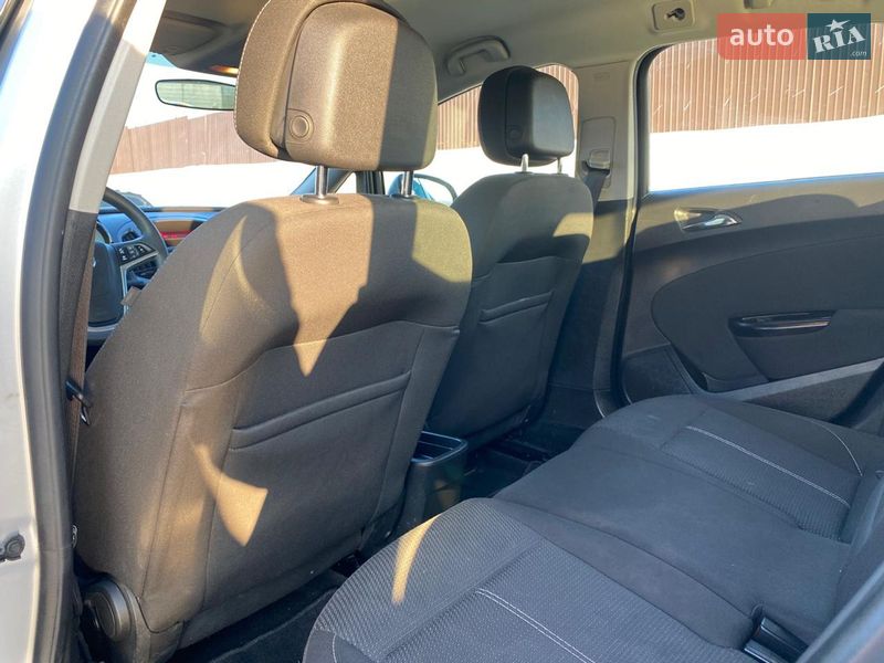 Универсал Opel Astra 2013 в Тернополе