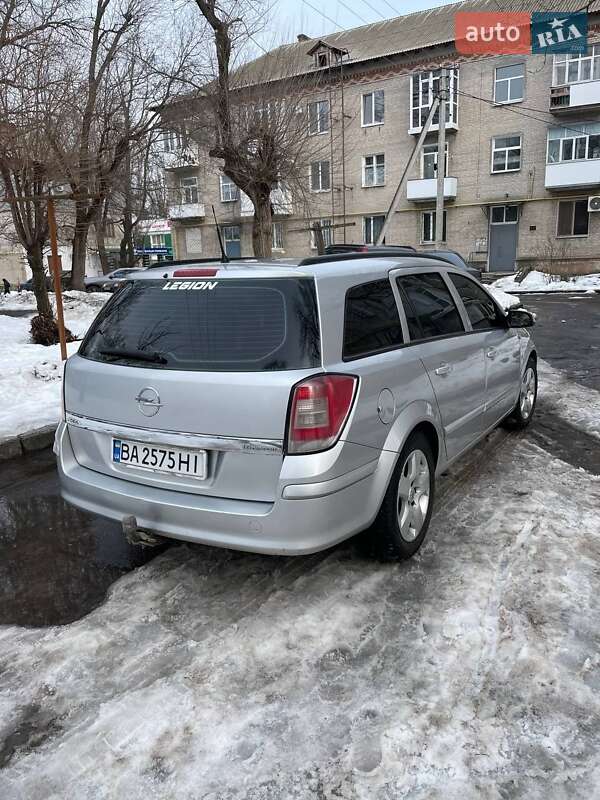 Универсал Opel Astra 2005 в Светловодске