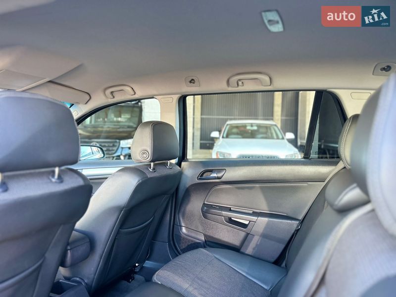 Универсал Opel Astra 2009 в Хусте