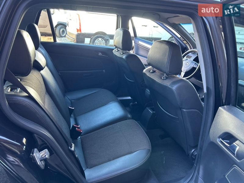 Универсал Opel Astra 2009 в Хусте