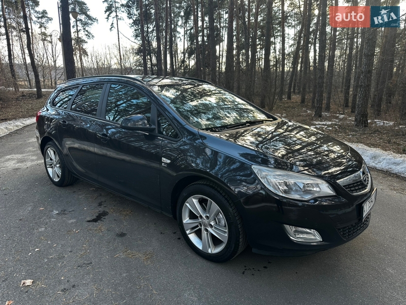 Универсал Opel Astra 2012 в Обухове