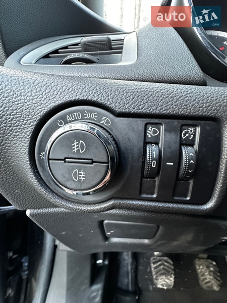 Универсал Opel Astra 2012 в Обухове