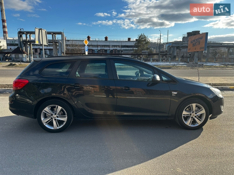 Универсал Opel Astra 2012 в Обухове